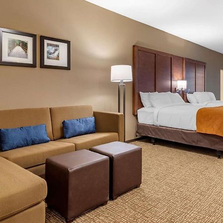 Comfort Suites Нюнан Екстериор снимка