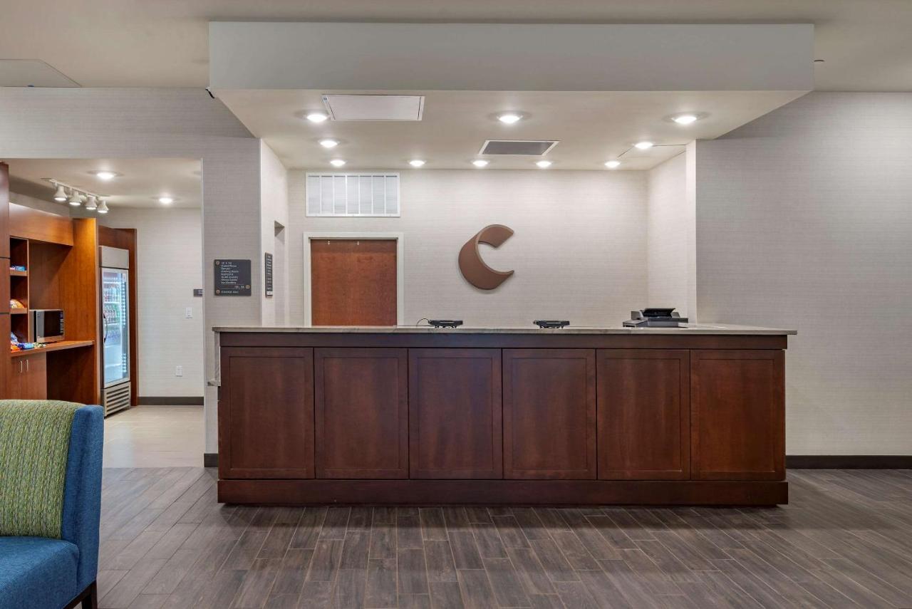 Comfort Suites Нюнан Екстериор снимка