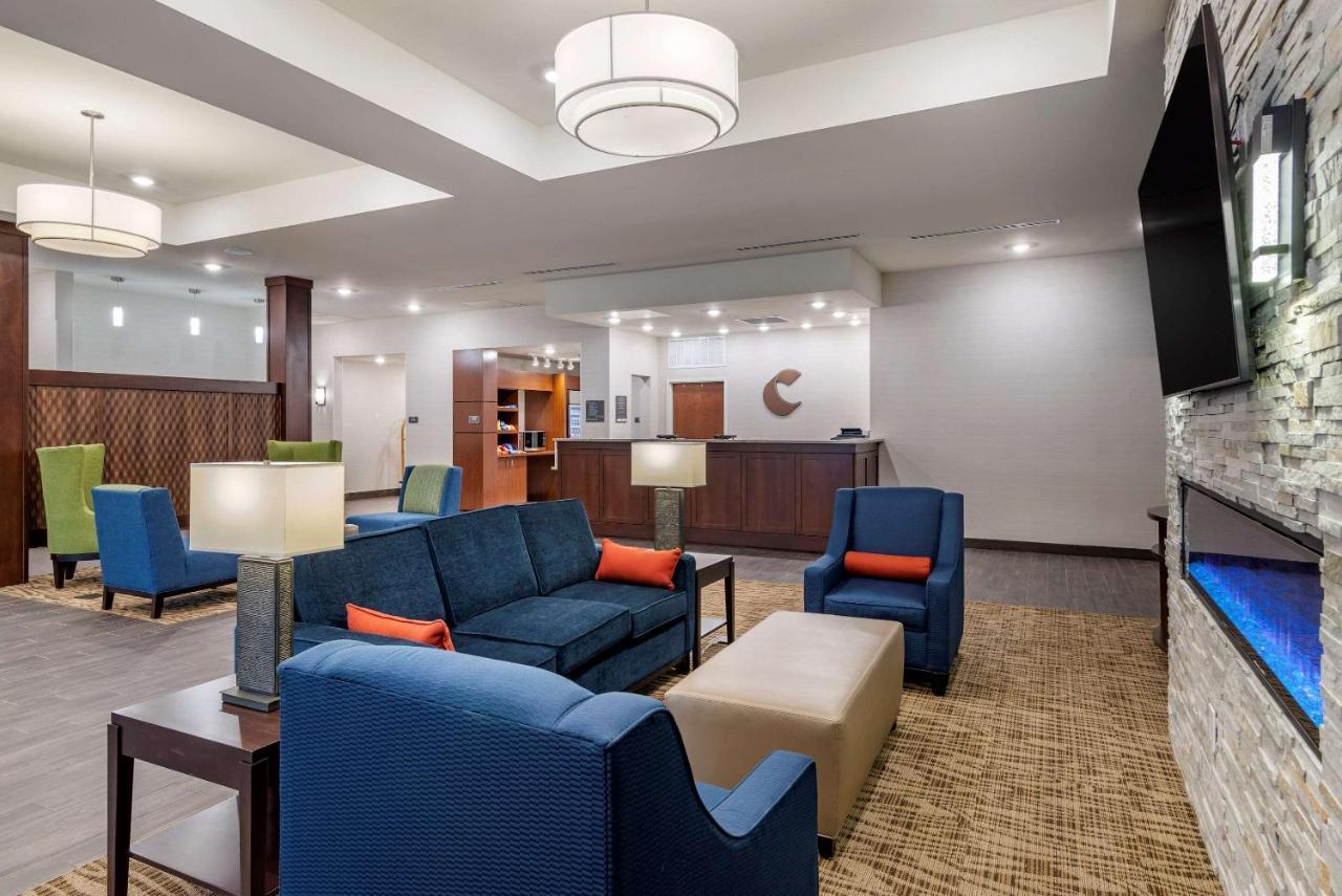 Comfort Suites Нюнан Екстериор снимка