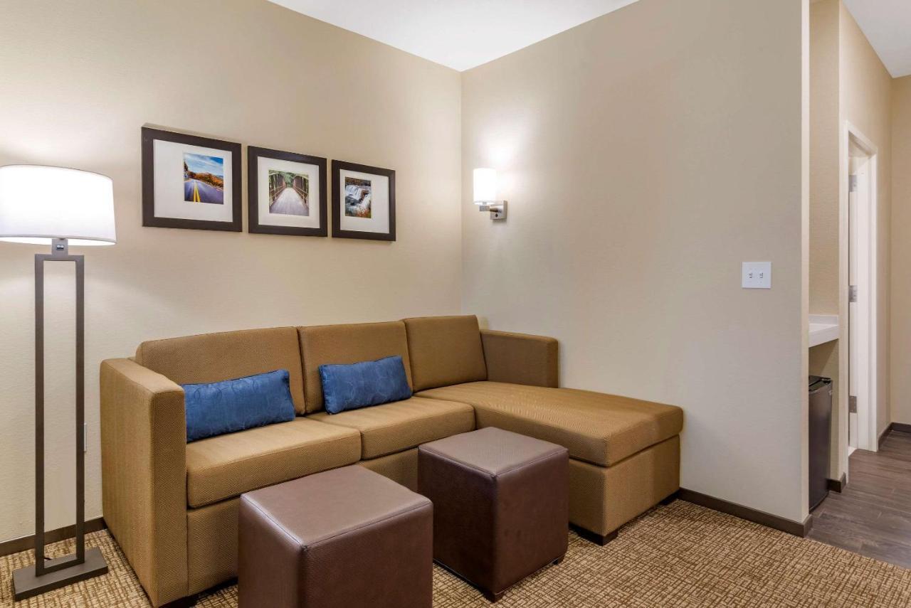 Comfort Suites Нюнан Екстериор снимка