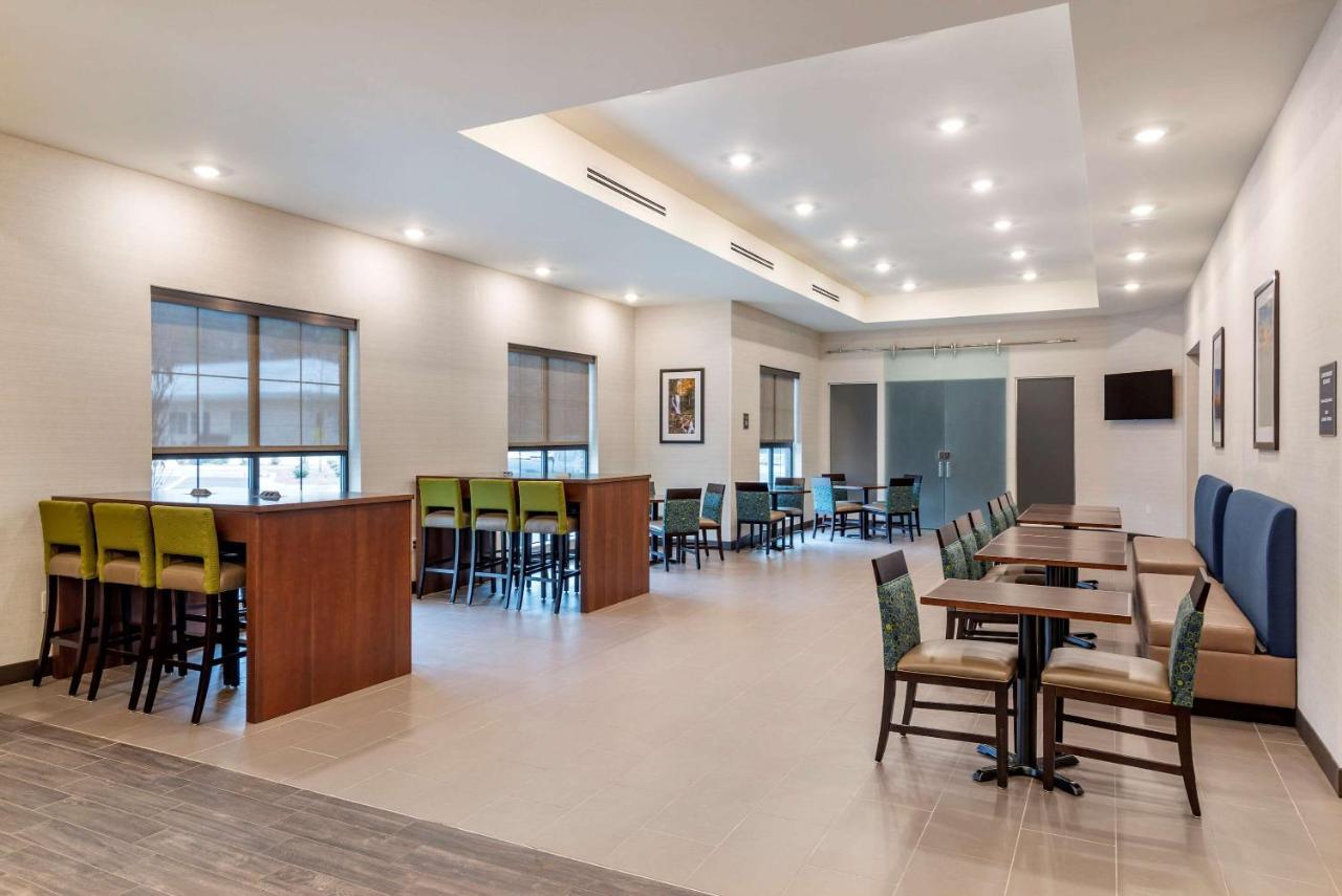 Comfort Suites Нюнан Екстериор снимка
