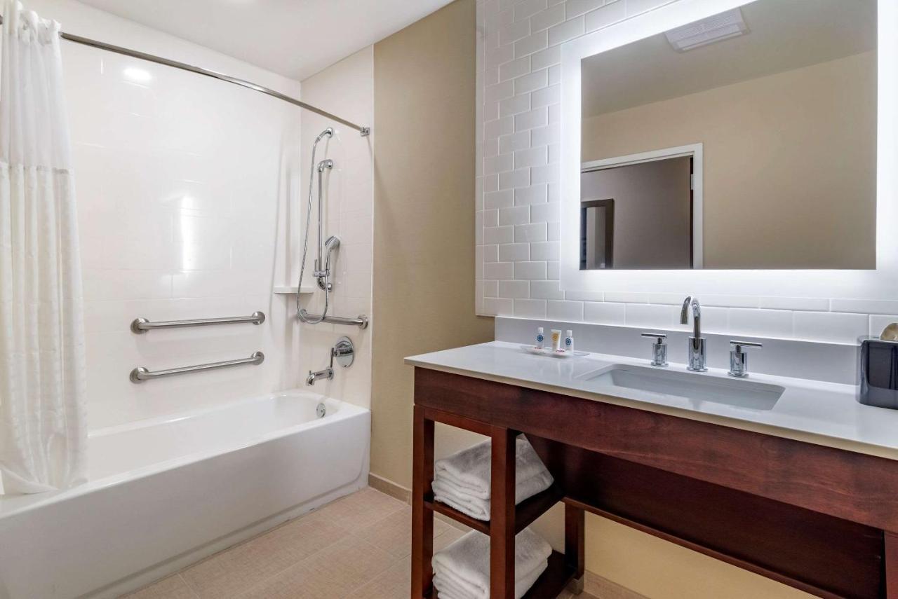 Comfort Suites Нюнан Екстериор снимка