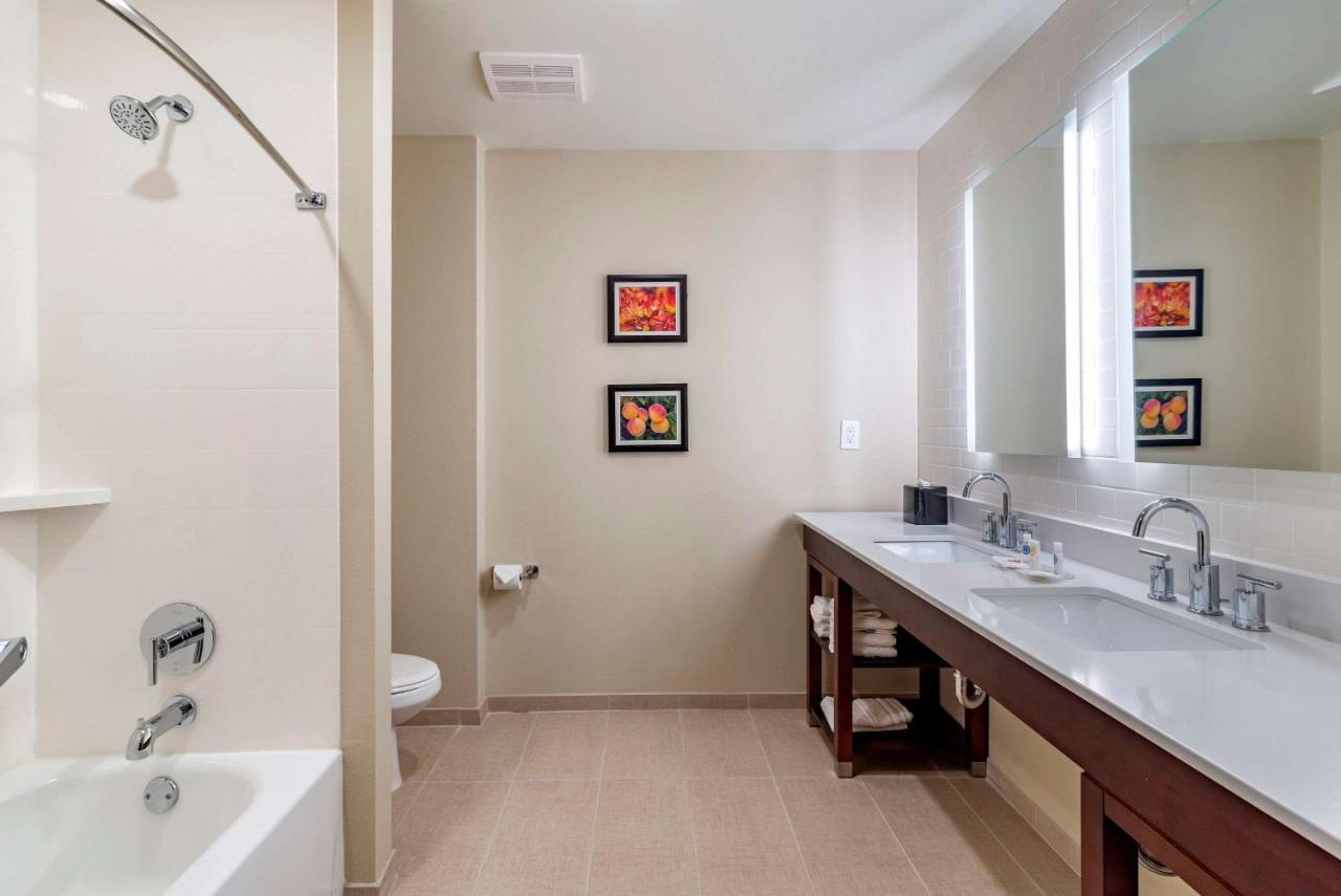 Comfort Suites Нюнан Екстериор снимка