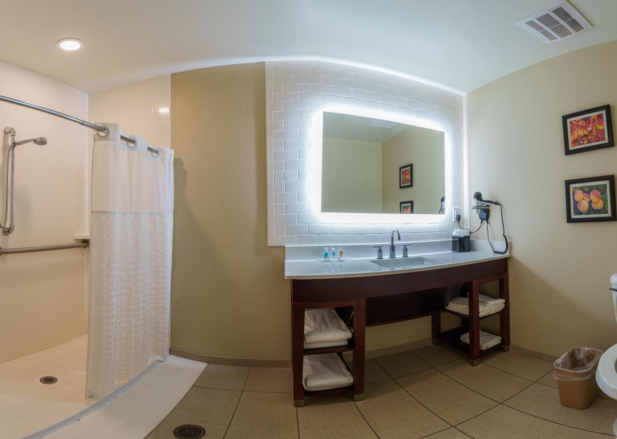 Comfort Suites Нюнан Екстериор снимка