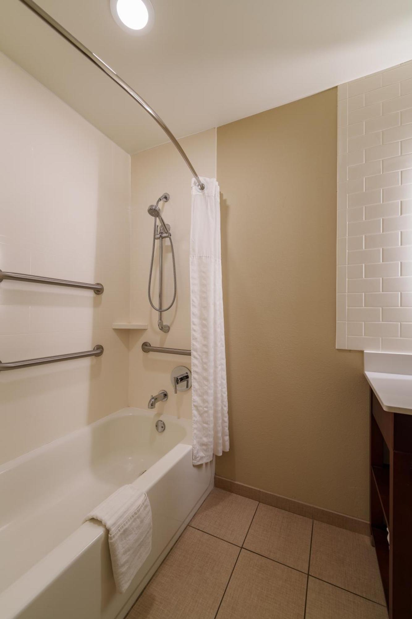 Comfort Suites Нюнан Екстериор снимка